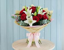 Букет цветов из:  Лилии и Розы в Алешня