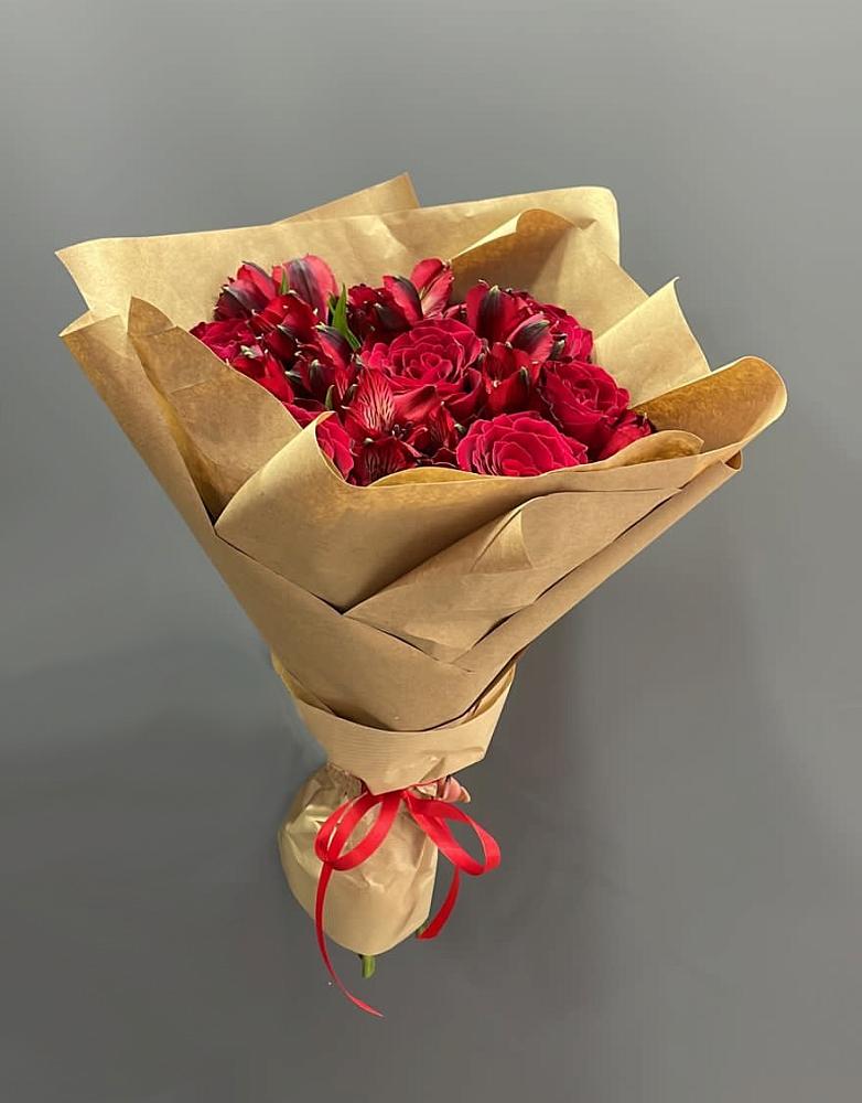 Букет цветов из: Альстромерии и Розы в Алешня