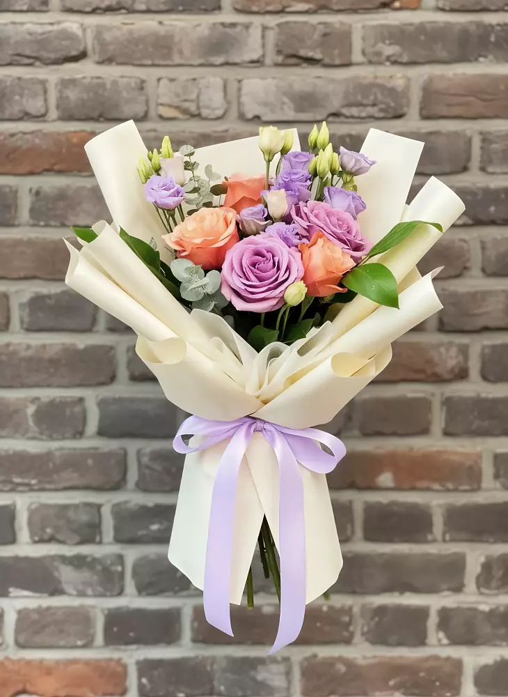 Букет цветов из: Лизиантусы и Розы в Алешня