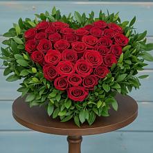 Цветочная композиция из Розы в виде сердца в Алешня