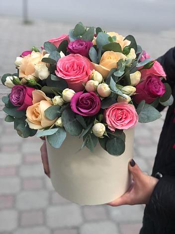 Цветочная композиция из Розы в шляпной коробке в Алешня