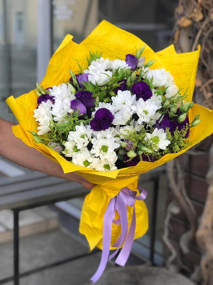 Букет цветов из: Ирисы, Хризантемы и Ромашки в Алешня