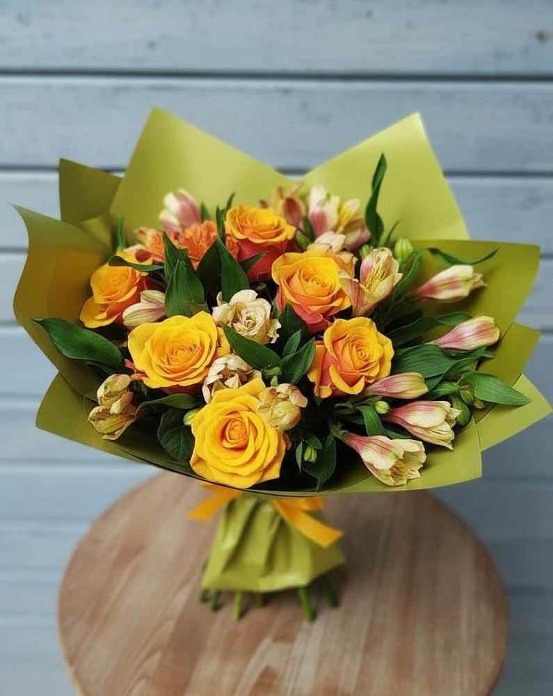 Букет цветов из: Альстромерии и Розы в Алешня