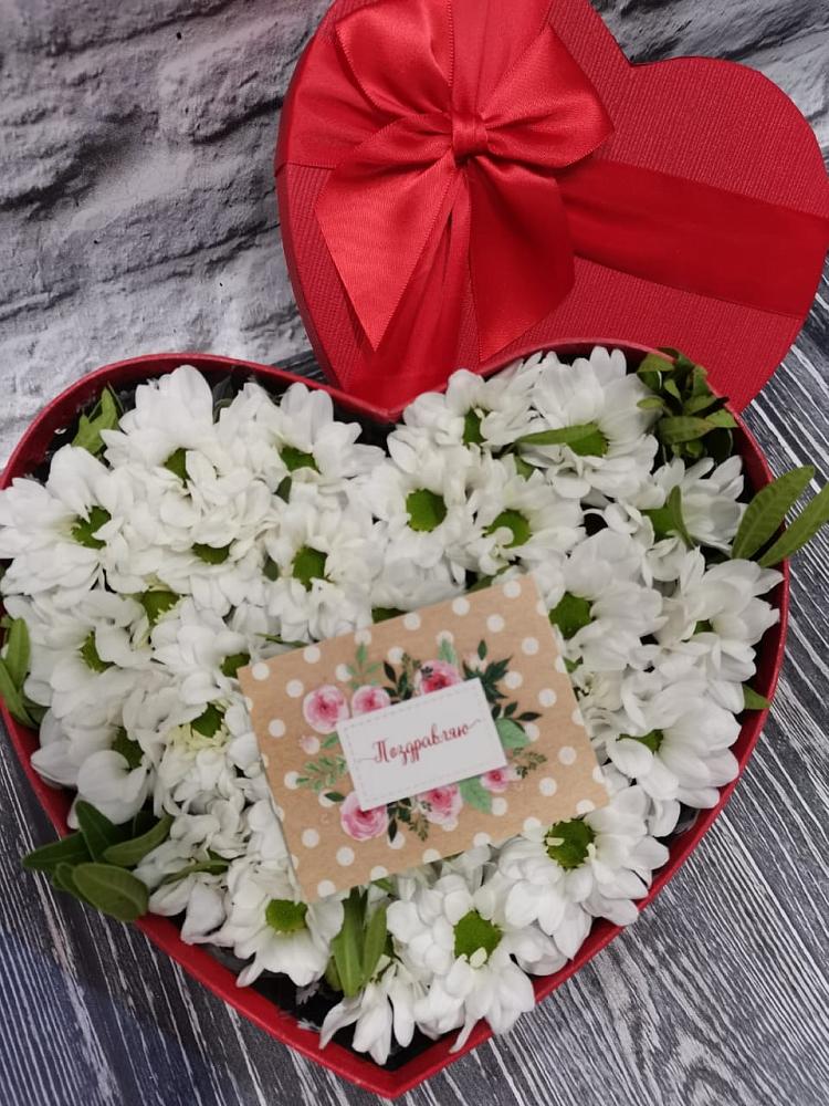 Цветочная композиция из Хризантемы в виде сердца в Алешня