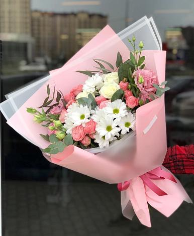Букет цветов из: Розы, Лизиантусы и Хризантемы в Алешня