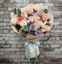 Букет цветов из:  Розы, Лизиантусы и Гвоздики в Алешня